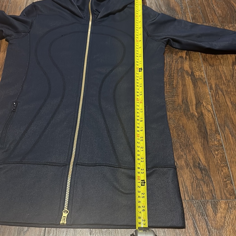 Lululemon Hooded Zippered Blue Denim Look Workout Jacket With Thumb Holes Size 6 - Picture 4 of 17